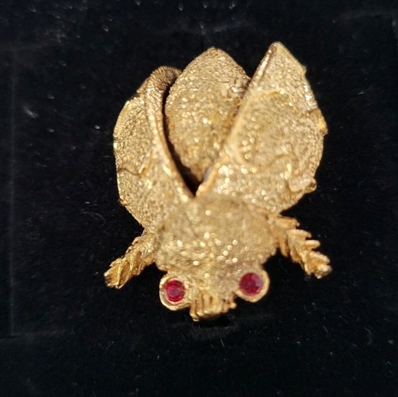 Hattie Carnegie Jewelry - Vintage Hattie Carnegie Bee Brooch with Red Accents